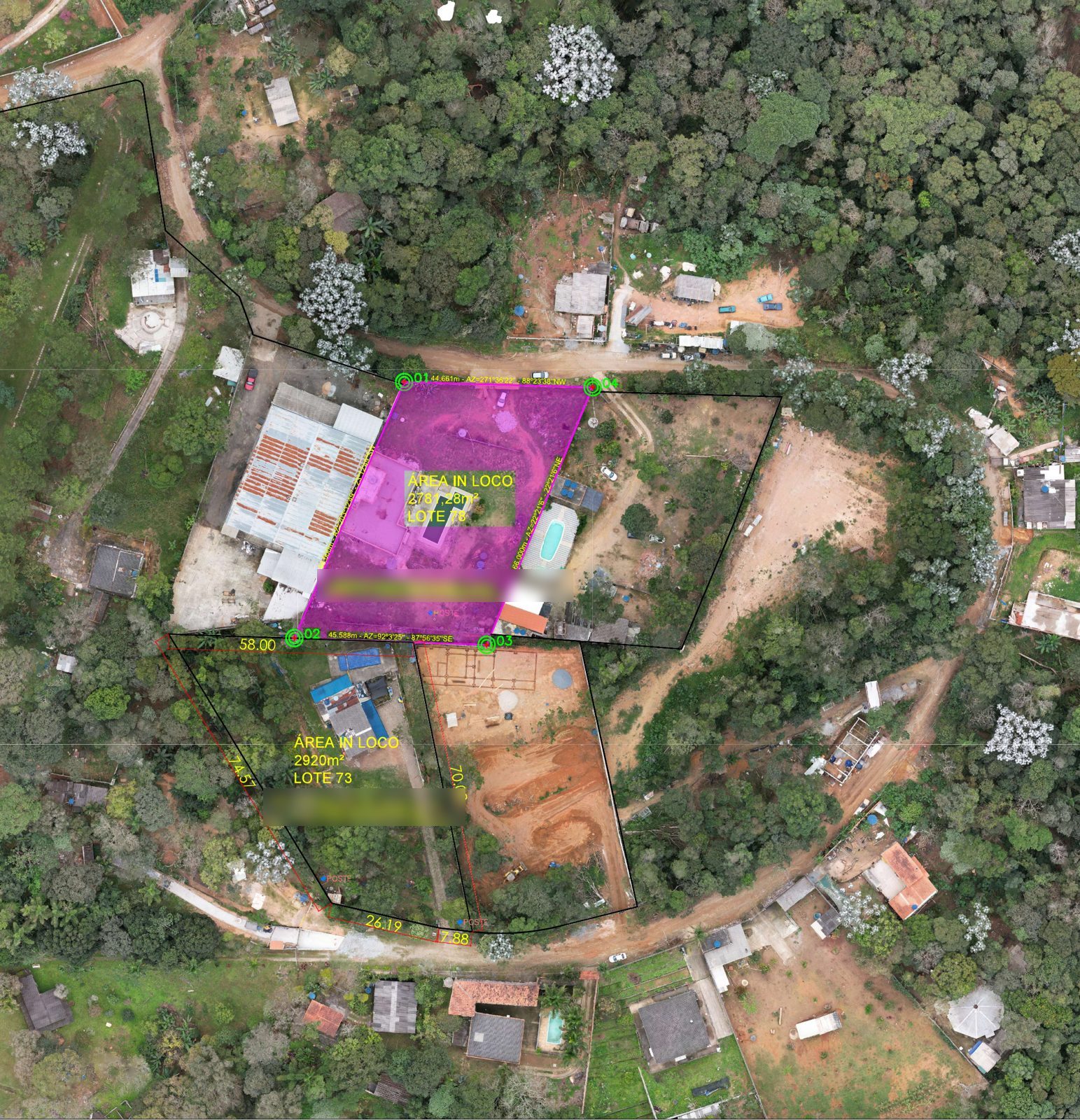 Levantamento planimétrico sobre ortofoto de drone com a área real dos lotes demarcada
